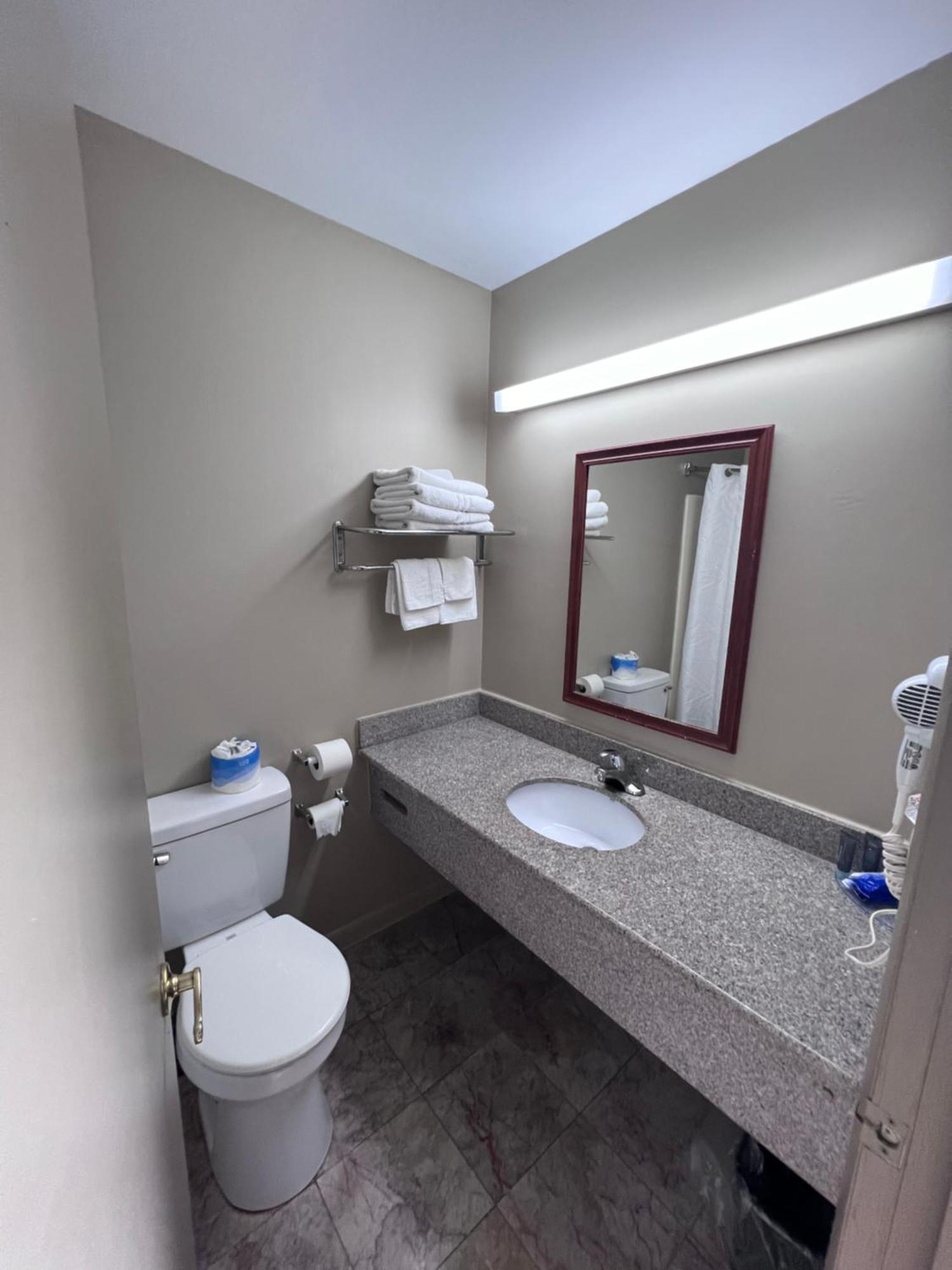 Rodeway Inn & Suites Херши Экстерьер фото