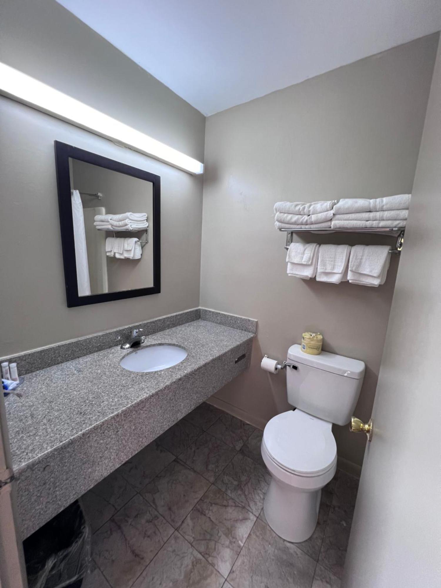 Rodeway Inn & Suites Херши Экстерьер фото