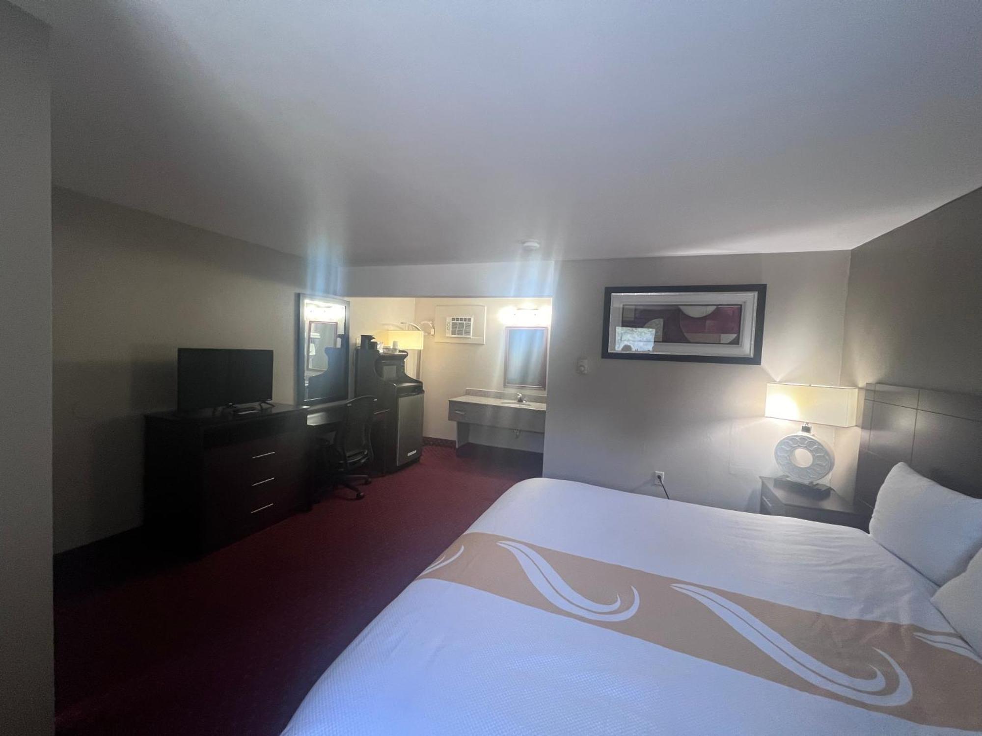 Rodeway Inn & Suites Херши Экстерьер фото